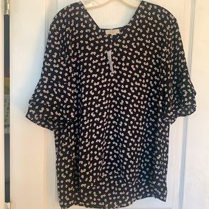 Loft top black and white flowers print